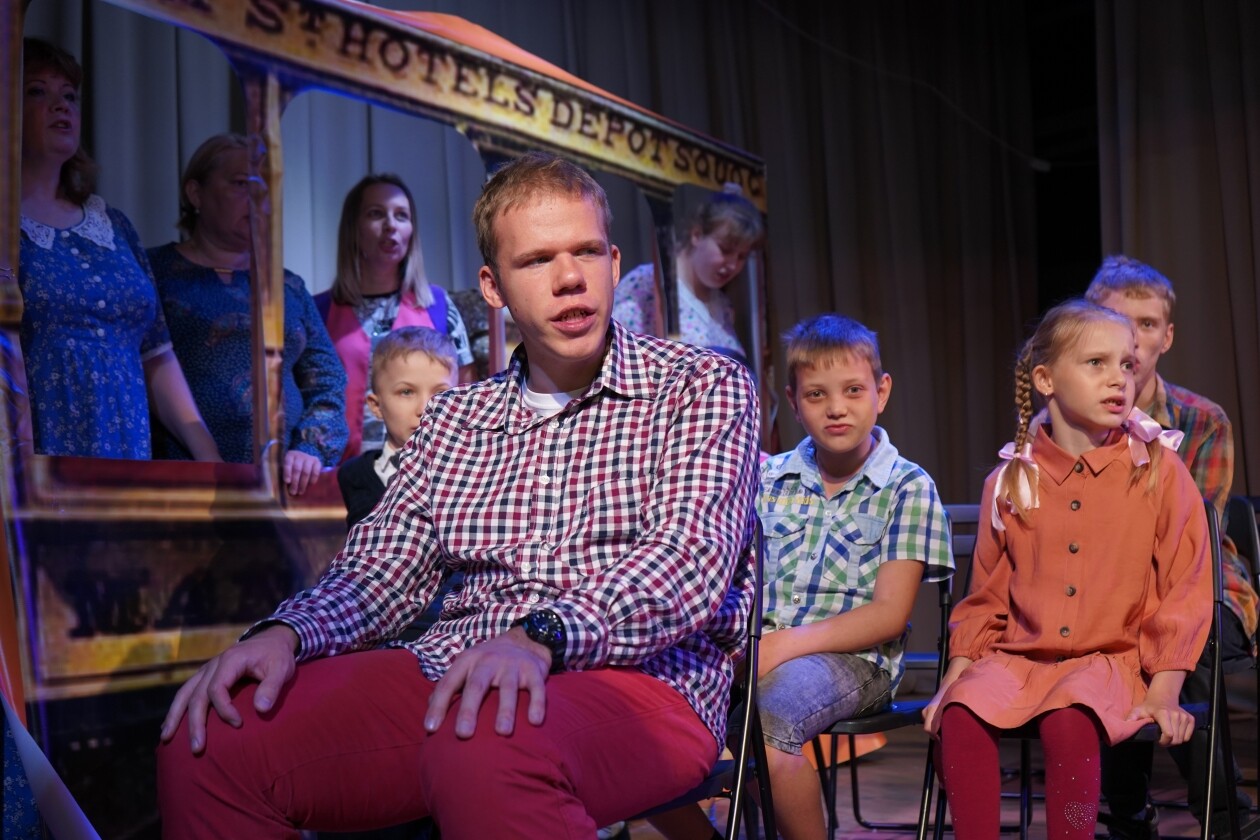 Дети с ОВЗ и их родители постигают азы актёрского мастерства в Хабаровске. Рассказывает Amurmedia.ru